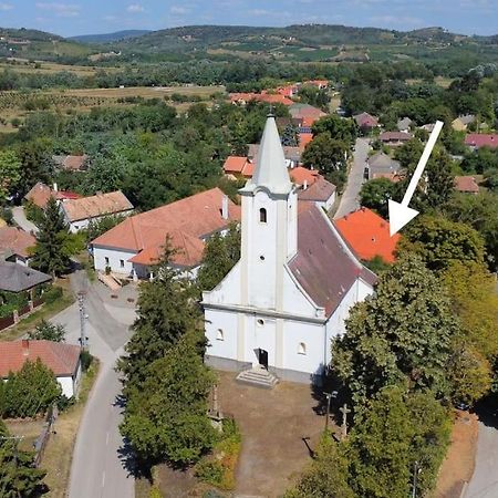 Parokia Apartman Es Coworking A Balaton Mellett Kaptalantoti Εξωτερικό φωτογραφία