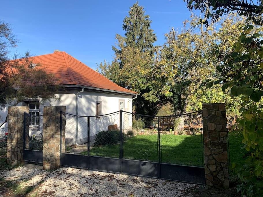 Parokia Apartman Es Coworking A Balaton Mellett Kaptalantoti Εξωτερικό φωτογραφία