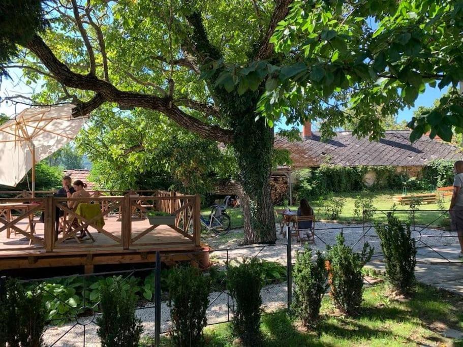 Parokia Apartman Es Coworking A Balaton Mellett Kaptalantoti Εξωτερικό φωτογραφία